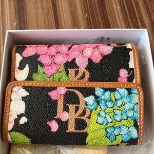 Dooney &Bourke wallet